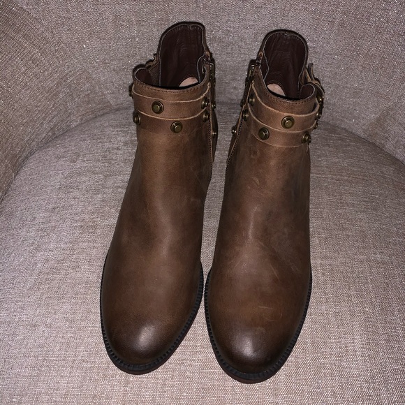 New Halogen Distressed Brown Booties - Picture 1 of 8